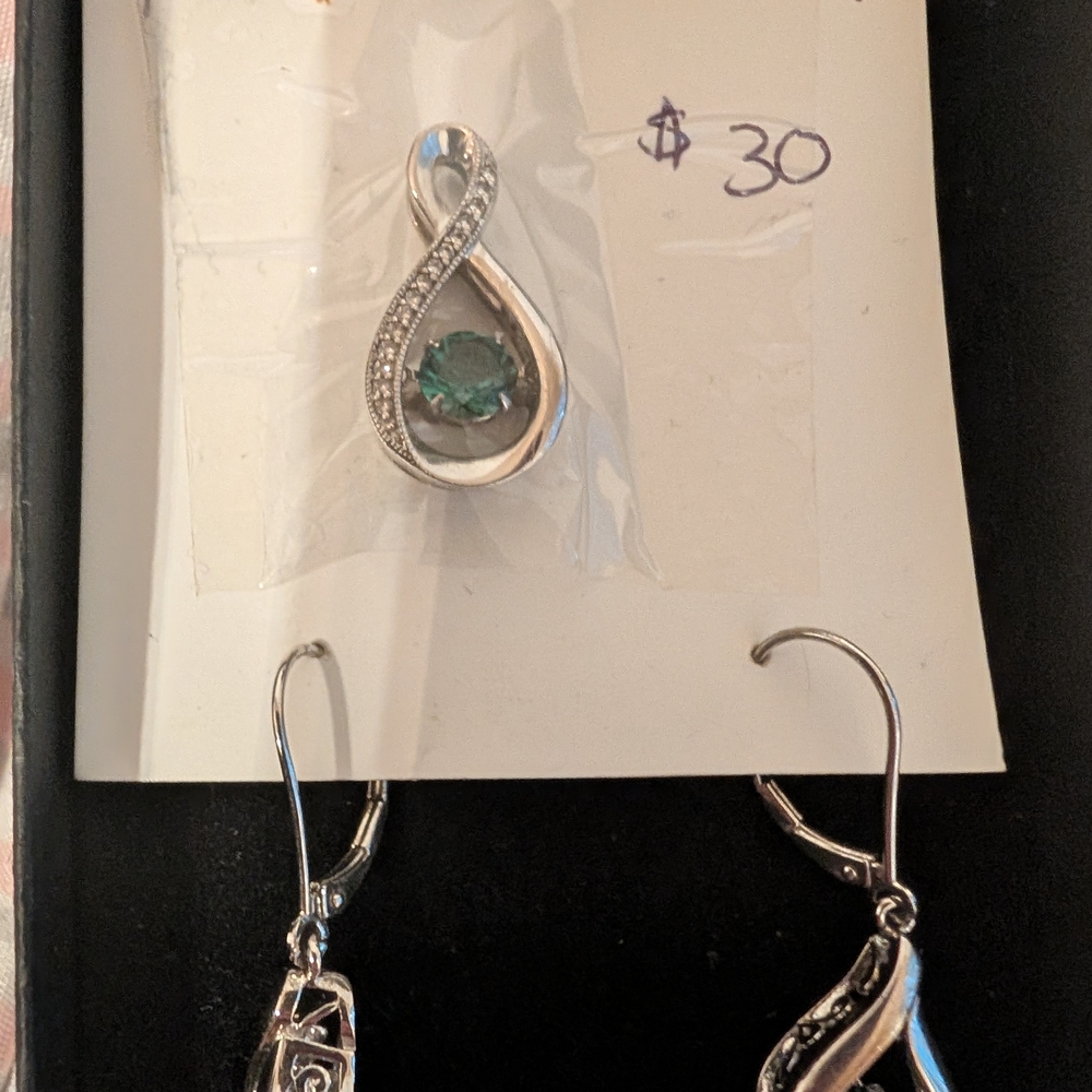 Elegant Silver and Green Jewelry Set